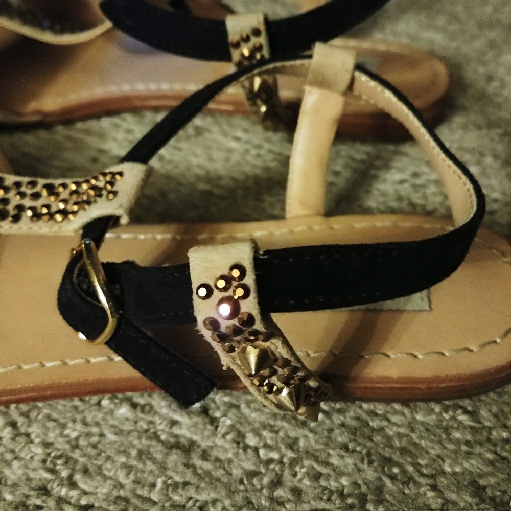 Sandals - Picture 3 of 4
